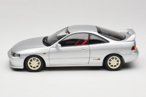Honda Integra Type R DC2 Pre-Facelift Vogue Silver Metallic MotorHelix 1:18 M85202 Kov – obrázok 4 z 8