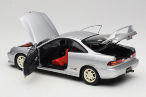 Honda Integra Type R DC2 Pre-Facelift Vogue Silver Metallic MotorHelix 1:18 M85202 Kov – obrázok 5 z 8