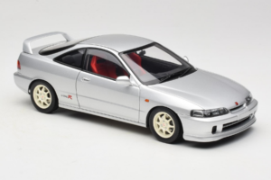 Honda Integra Type R DC2 Pre-Facelift Vogue Silver Metallic MotorHelix 1:18 M85202 Kov – obrázok 6 z 8