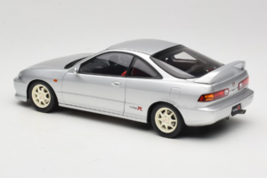 Honda Integra Type R DC2 Pre-Facelift Vogue Silver Metallic MotorHelix 1:18 M85202 Kov – obrázok 7 z 8