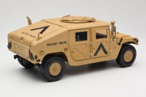Hummer H1 AM General Military Police Exoto 1:18 01801 Kov – obrázok 3 z 8