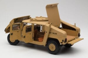Hummer H1 AM General Military Police Exoto 1:18 01801 Kov – obrázok 5 z 8
