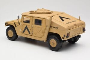 Hummer H1 AM General Military Police Exoto 1:18 01801 Kov – obrázok 7 z 8