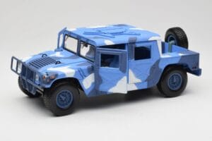 Hummer H1 Humvee Modrý & Biely Motormax 1:18 73157 Kov – obrázok 2 z 8
