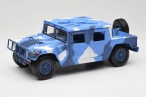 Hummer H1 Humvee Modrý & Biely Motormax 1:18 73157 Kov