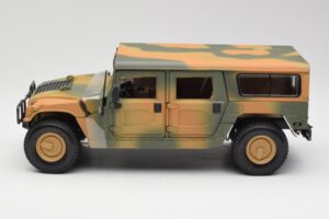 Hummer H1 Station Wagon Military Maisto 1:18 56049 Kov – obrázok 4 z 8