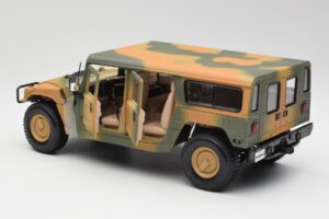 Hummer H1 Station Wagon Military Maisto 1:18 56049 Kov – obrázok 5 z 8