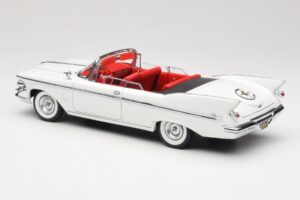 Imperial Crown Kabriolet Biely Road Signature 1:18 20138 Kov – obrázok 7 z 8