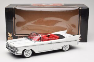 Imperial Crown Kabriolet Biely Road Signature 1:18 20138 Kov – obrázok 8 z 8