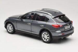 Infiniti EX25 J50 Grey Metallic Paudi 1:18 81L0049 Kov – obrázok 7 z 8