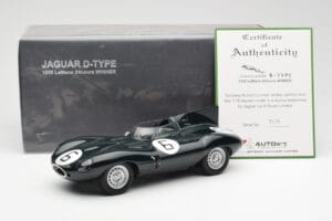Jaguar D-Type #6 M. Hawthorn / I. Bueb Team Jaguar Cars Ltd 24 Hours of Le Mans 1955 AUTOart 1:18 85586 Kov – obrázok 6 z 6