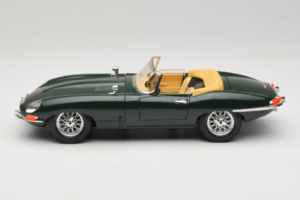 Jaguar E-Type Kabriolet Zelený Bburago 1:18 3026 Kov – obrázok 4 z 8