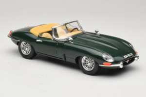 Jaguar E-Type Kabriolet Zelený Bburago 1:18 3026 Kov – obrázok 6 z 8