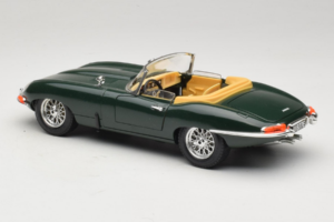 Jaguar E-Type Kabriolet Zelený Bburago 1:18 3026 Kov – obrázok 7 z 8