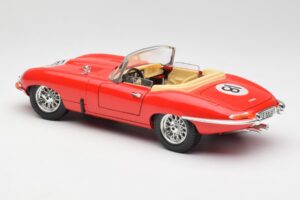 Jaguar E-Type Kabriolet Červený Bburago 1:18 3016 Kov – obrázok 7 z 8