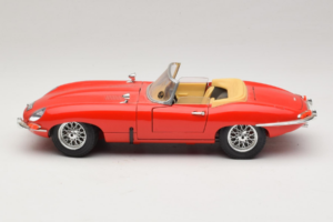 Jaguar E-Type Series 1 Kabriolet Červený Bburago 1:18 3038 Kov – obrázok 4 z 8