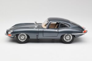 Jaguar E-Type Šedý Bburago 1:18 30018 Kov – obrázok 4 z 8