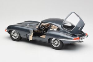 Jaguar E-Type Šedý Bburago 1:18 30018 Kov – obrázok 5 z 8