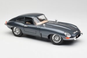 Jaguar E-Type Šedý Bburago 1:18 30018 Kov – obrázok 6 z 8