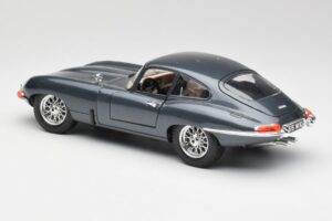 Jaguar E-Type Šedý Bburago 1:18 30018 Kov – obrázok 7 z 8