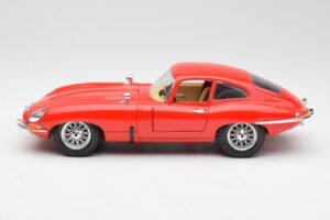 Jaguar E-Type Červený Bburago 1:18 3018 Kov – obrázok 4 z 8