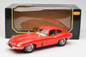 Jaguar E-Type Červený Bburago 1:18 3018 Kov – obrázok 8 z 8