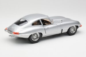 Jaguar E-Type Series 1 Strieborný Bburago 1:18 3018-M2 Kov – obrázok 3 z 8