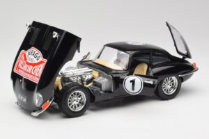 Jaguar E-Type Series 1 #1 British Racing Green Bburago 1:18 3018-M3 Kov – obrázok 2 z 8