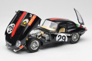 Jaguar E-Type #29 Čierny Bburago 1:18 3018-M4 Kov – obrázok 2 z 8