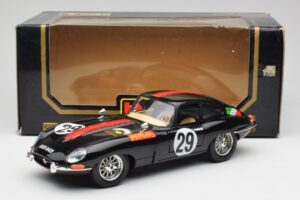 Jaguar E-Type #29 Čierny Bburago 1:18 3018-M4 Kov – obrázok 8 z 8