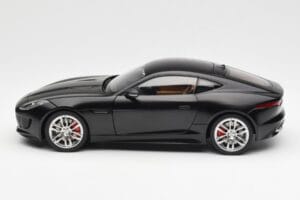 Jaguar F-Type R X152 Matne Čierny AUTOart 1:18 73652 Kompozit – obrázok 4 z 8