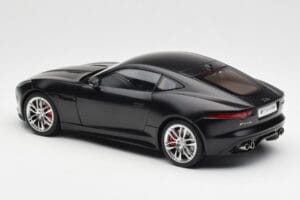 Jaguar F-Type R X152 Matne Čierny AUTOart 1:18 73652 Kompozit – obrázok 7 z 8