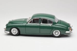 Jaguar Mark II British Racing Zelený & Modrý Interiér Maisto 1:18 59001 Kov – obrázok 4 z 8