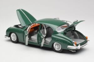 Jaguar Mark II British Racing Zelený & Modrý Interiér Maisto 1:18 59001 Kov – obrázok 5 z 8