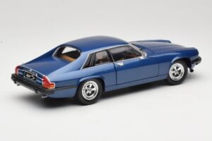 Jaguar XJ-S Modrý Road Signature 1:18 92658 Kov – obrázok 3 z 8