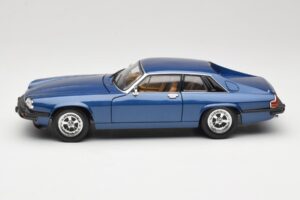 Jaguar XJ-S Modrý Road Signature 1:18 92658 Kov – obrázok 4 z 8