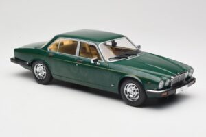 Jaguar XJ Series III Tmavo Zelený MCG 1:18 MCG18175 Kov – obrázok 4 z 6
