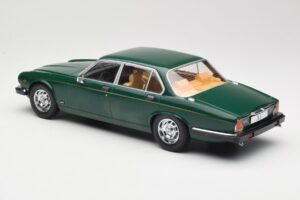 Jaguar XJ Series III Tmavo Zelený MCG 1:18 MCG18175 Kov – obrázok 5 z 6