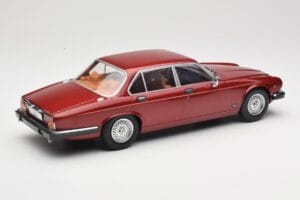 Jaguar XJ Series III Metallic Dark Red MCG 1:18 MCG18176 Kov – obrázok 2 z 6