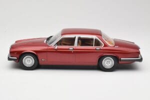 Jaguar XJ Series III Metallic Dark Red MCG 1:18 MCG18176 Kov – obrázok 3 z 6