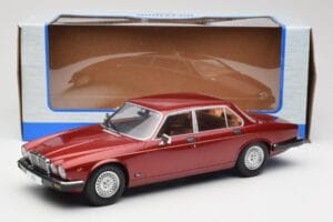 Jaguar XJ Series III Metallic Dark Red MCG 1:18 MCG18176 Kov – obrázok 6 z 6