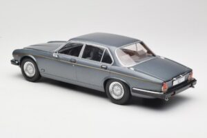 Jaguar XJ Series III Metallic Grey MCG 1:18 MCG18177 Kov – obrázok 5 z 6