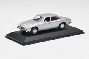Jaguar XJ12 Series II Strieborný Minichamps 1:43 400130401 Kov – obrázok 2 z 4