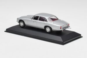 Jaguar XJ12 Series II Strieborný Minichamps 1:43 400130401 Kov – obrázok 3 z 4