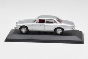 Jaguar XJ12 Series II Strieborný Minichamps 1:43 400130401 Kov