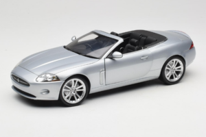 Jaguar XK X150 Kabriolet Strieborný Minichamps 1:18 153130533 Kov