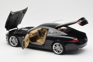 Jaguar XK-R X150 Midnight Čierny AUTOart 1:18 73632 Kov – obrázok 5 z 8