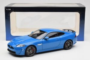 Jaguar XKR-S X150 French Racing Modrý AUTOart 1:18 73641 Kov – obrázok 8 z 8