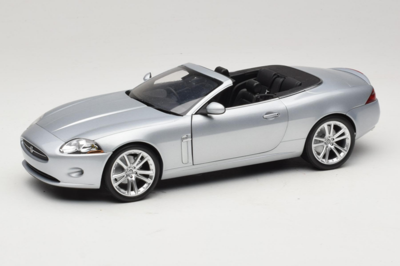 Jaguar XK X150 Kabriolet Strieborný Minichamps 1:18 150130531 Kov