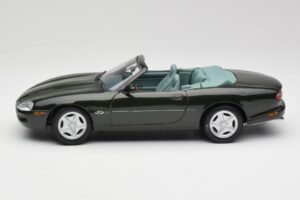 Jaguar XK8 X100 Kabriolet British Racing Zelený Maisto 1:18 50285 Kov – obrázok 4 z 8